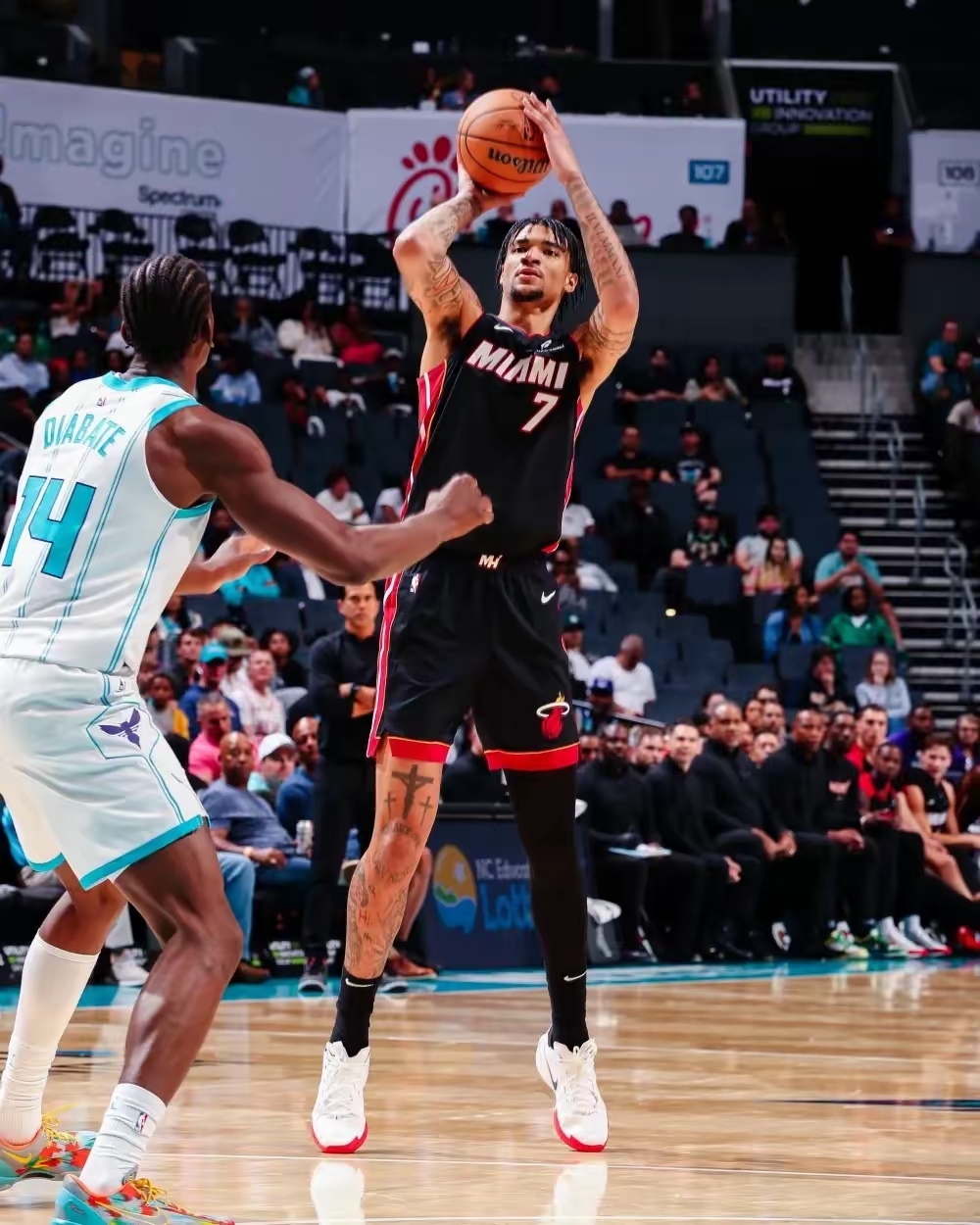 电竞竞猜-关于转会期NBA常规赛传出新动向，多伦多猛龙篮板制胜，管理层表态：话题不断，医务组通报恢复的信息